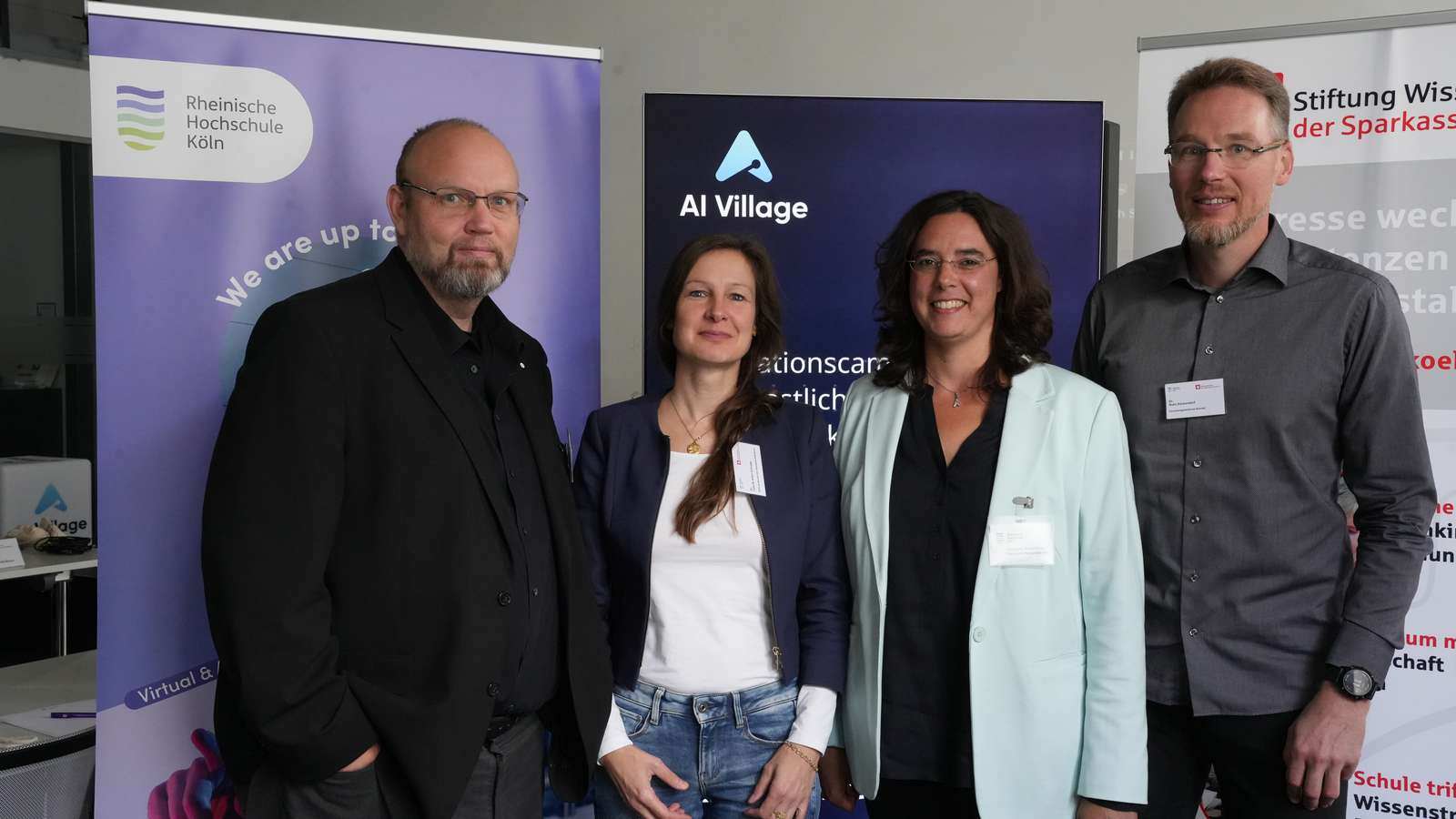 v. l. n. r: Prof. Dr. Jörg Frochte (Hochschule Bochum), Julia Erber-Schropp (Stiftung Wissen der Sparkasse KölnBonn), Prof. Dr. Susanne Rosenthal (RH Köln), Dr. Niels Röckendorf (Forschungszentrum Borstel)