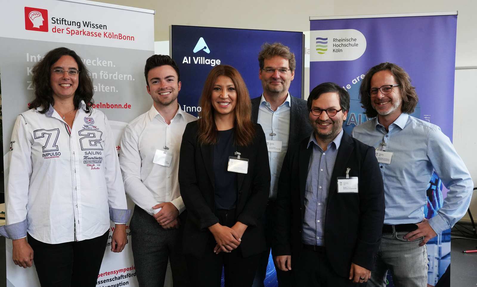 v. l. n. r., Vizepräsidentin Forschung & Transfer Prof. Dr. Susanne Rosenthal und das Team nachhaltige Energiesysteme der RH: Christopher Wett und Donja Momand (wissenschaftlicher Mitarbeitende) sowie Prof. Dr. Jörg Lampe, Prof. Dr. Bugra Turan, Prof. Dr. Sebastian Schiebahn