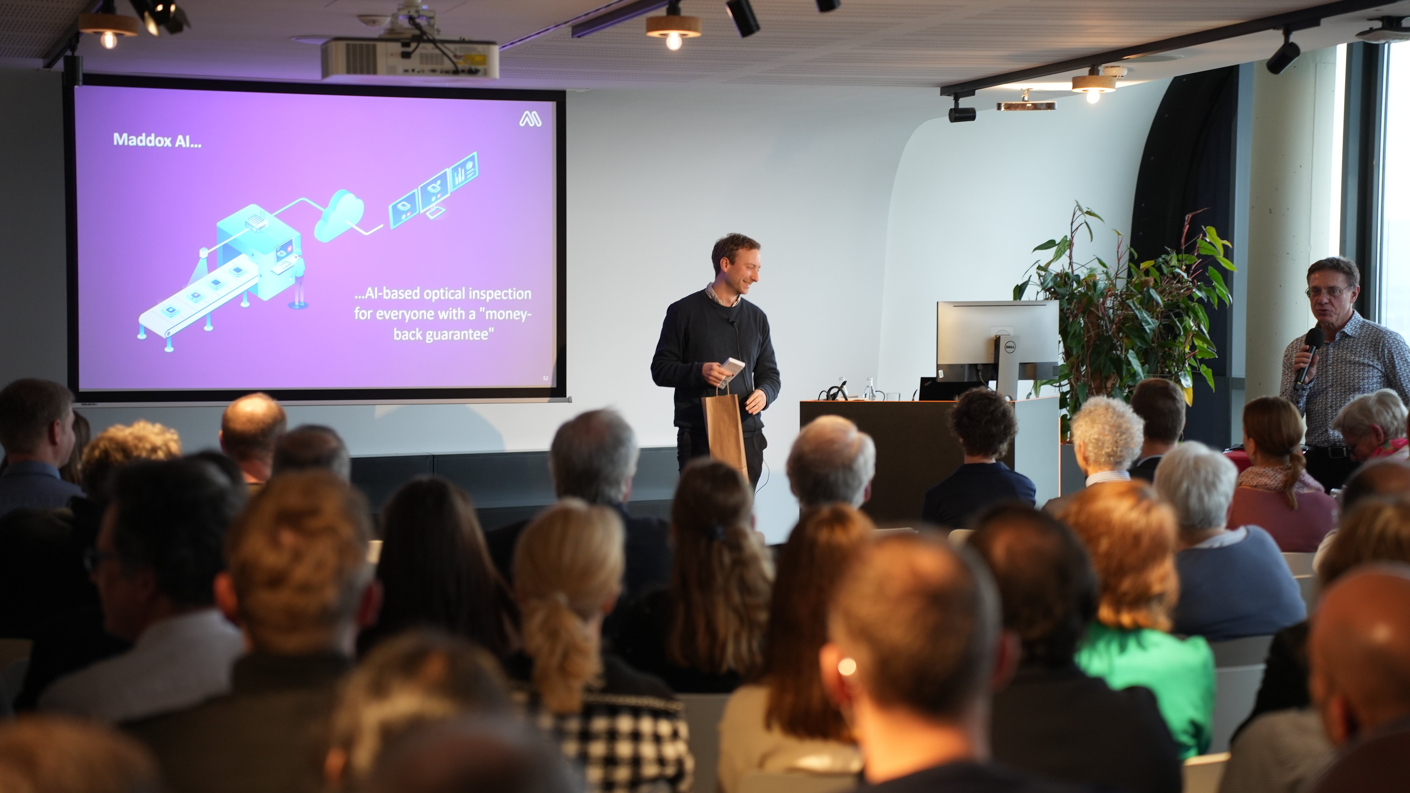 Maddox AI optimiert Qualitätsprüfung in der Industrie durch KI. Eins von vielen Startups in dem Bereich. Die Firma sitzt im Cyber Valley in Tübingen, aber auch in Köln. Kunden zahlen erst bei Erfolg. Zu Gast Peter Droege. 