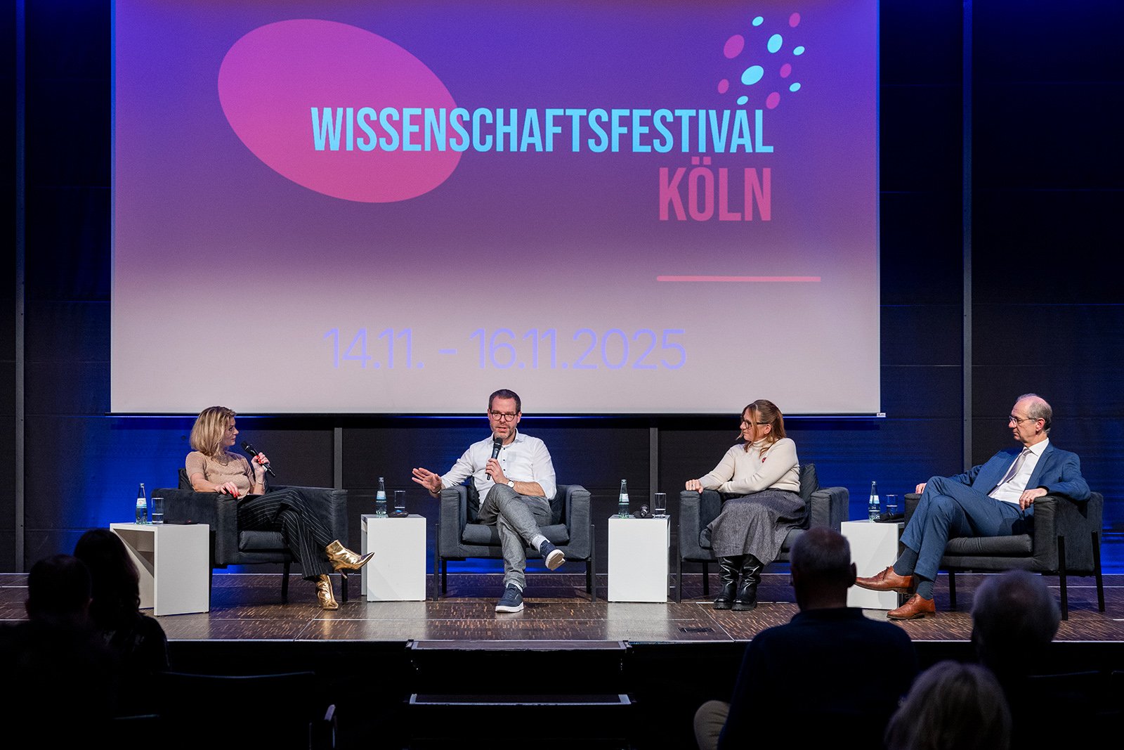Auftaktveranstaltung des Kölner Wissenschaftsfestival mit drei Keynote-Speakern. Moderation: Anja Backhaus (Foto: Michael Bause/KWR)