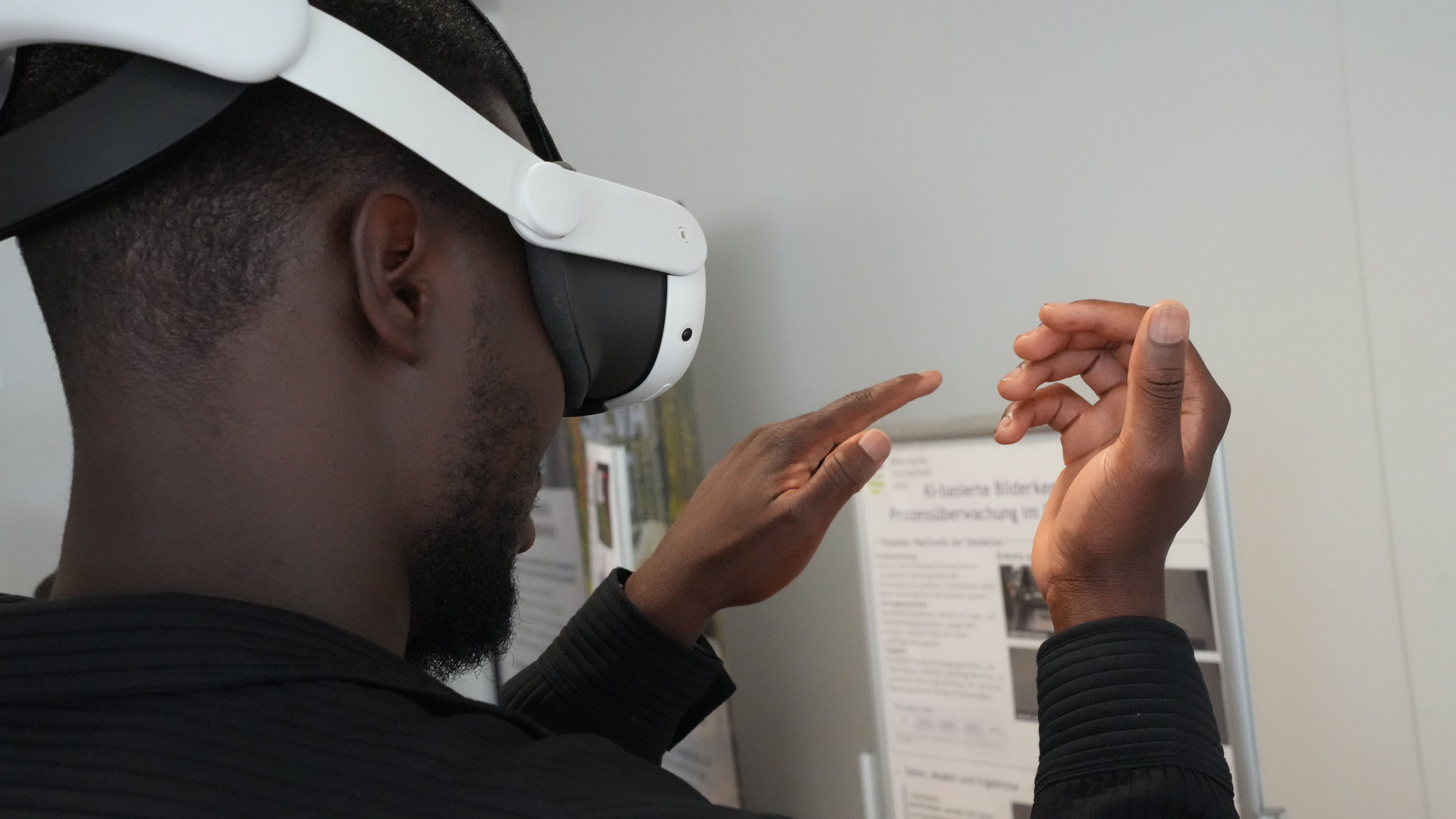 Student mit VR-Brille