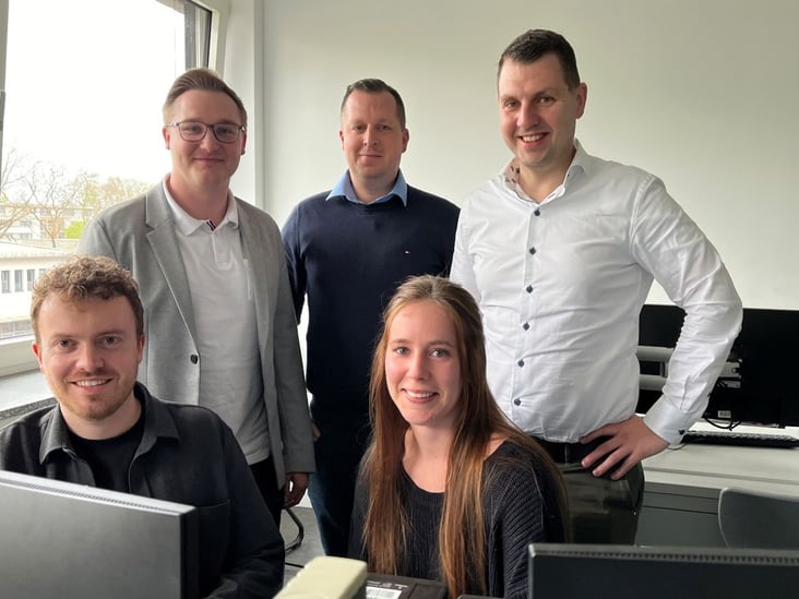 Gruppenfoto: RH Team der Global Sourcing & Supply Chain Management Challenge: Dominik Erlbeck, Anna-Lena Forneberg, Christian Lachner, Dennis Hartrumpf, Christian Kendzia und Günter Bulk.