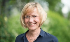 Dr. Christina  Römer